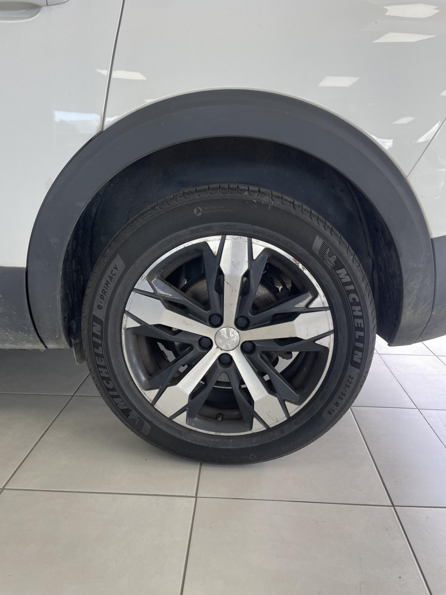 Peugeot 5008 (2) BlueHDi 130 S&S EAT8 ALLURE