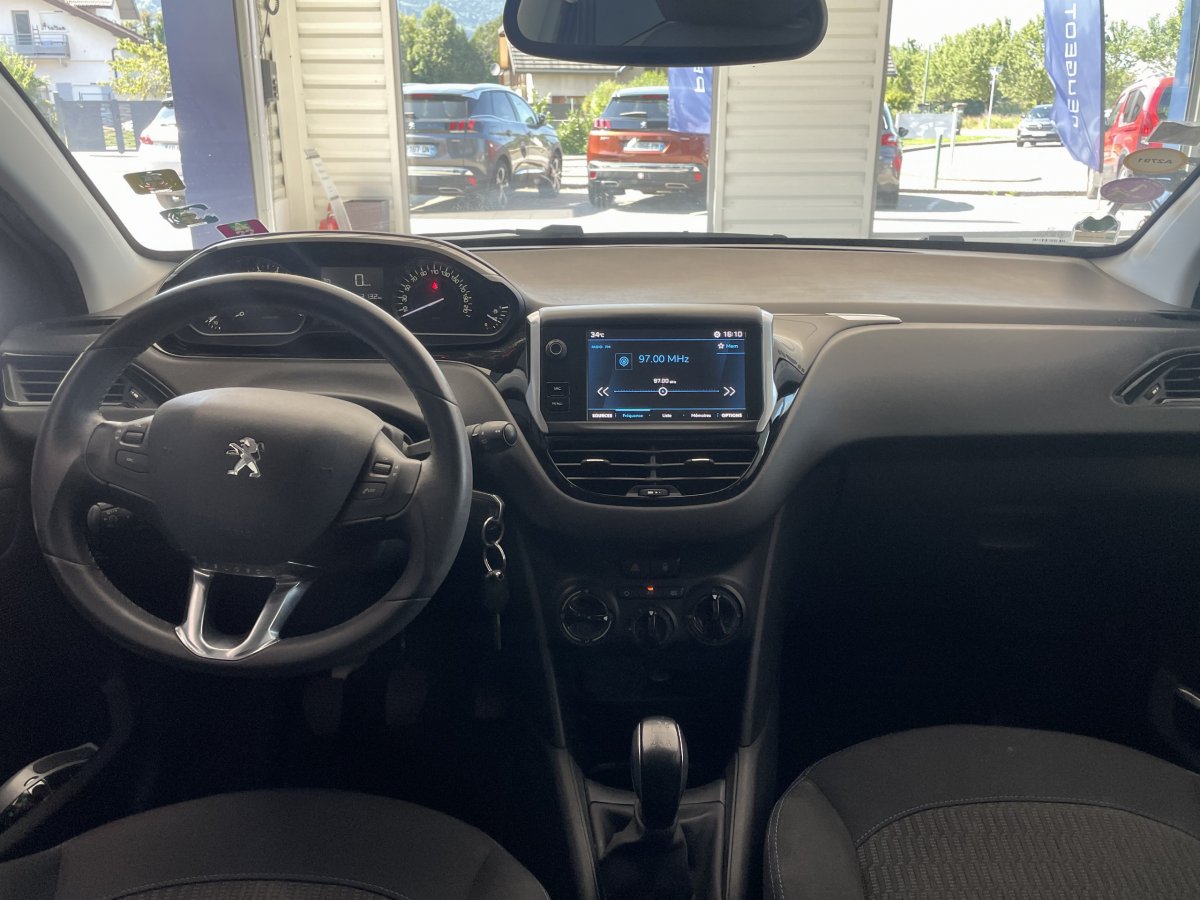 Peugeot 208 Puretech 82 Signature