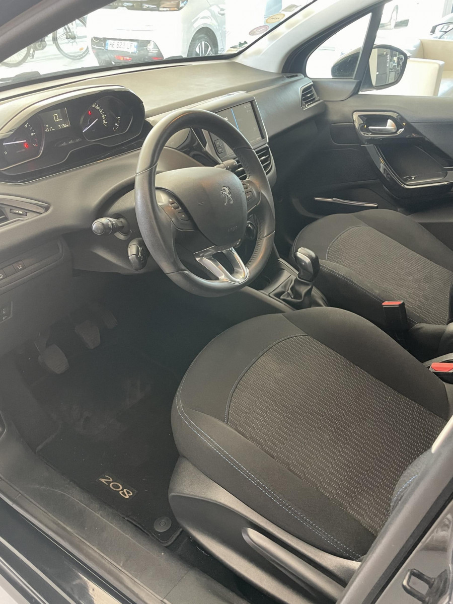 Peugeot 208 Puretech 82 Signature